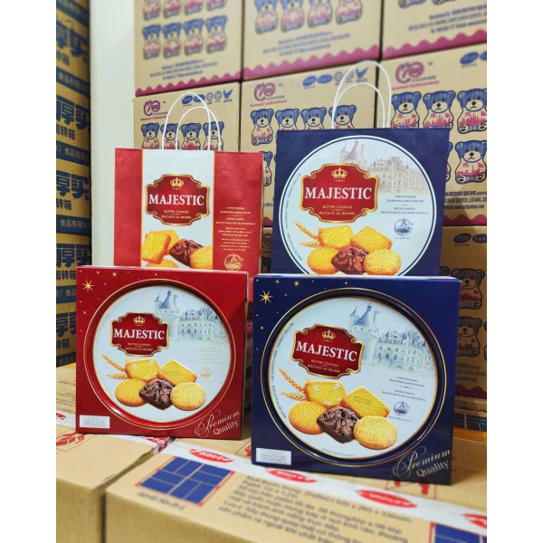 BÁNH QUY BƠ MAJESTIC HỘP THIẾC 382G (XANH/ĐỎ)